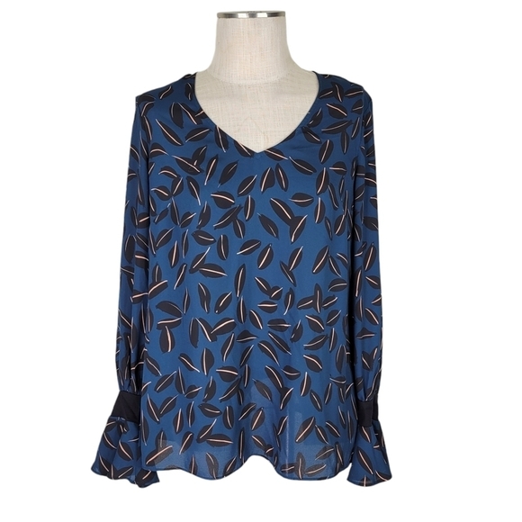 CAbi Shadow Leaf Blouse Size M Long Bell Sleeves V Neck Chiffon Pullover Relaxed - Picture 12 of 13